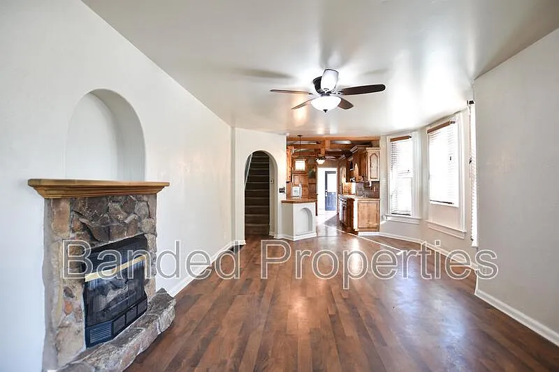 2 bed, 2.0 bath, 1400 sqft, $1,795 — Photo 2
