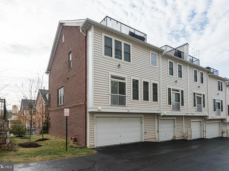 3309 Kemper Rd — Photo 30