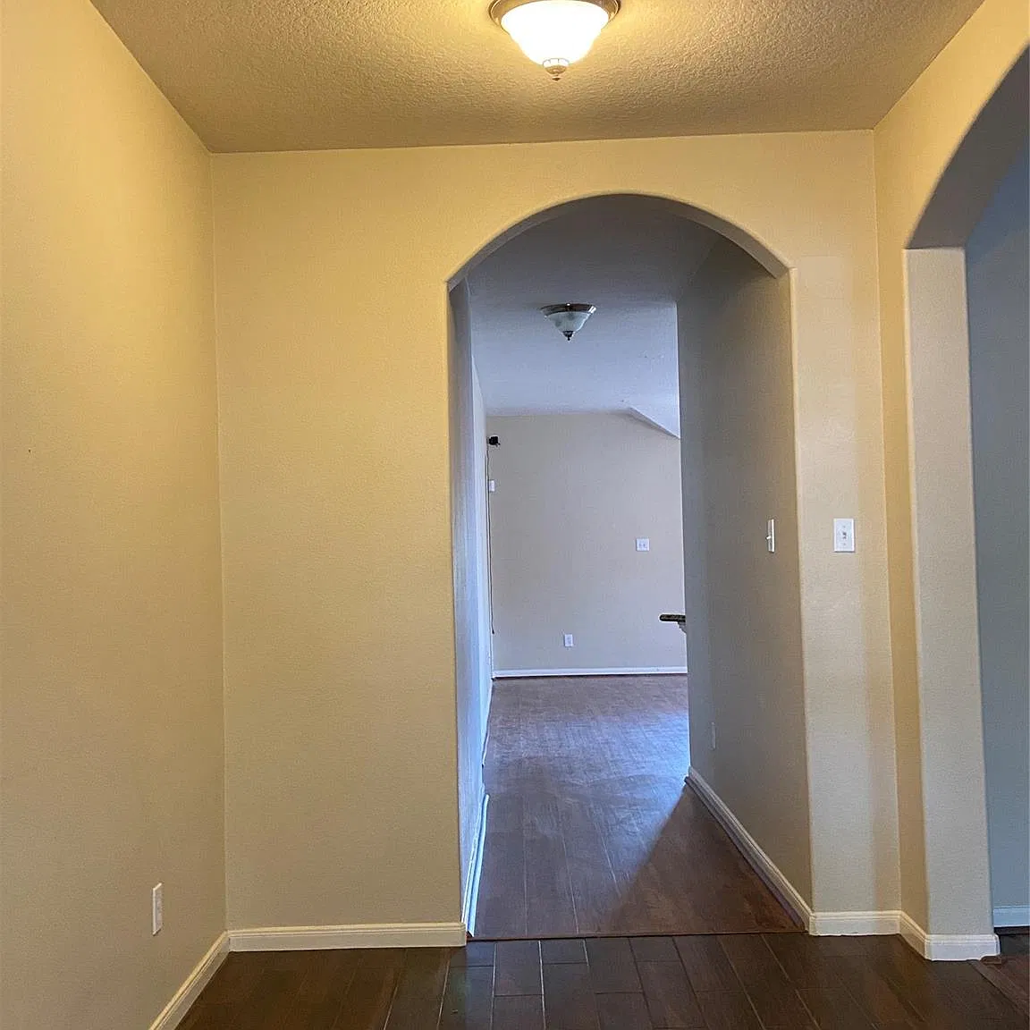 3 bed, 2.0 bath, 2325 sqft, $2,200 — Photo 4