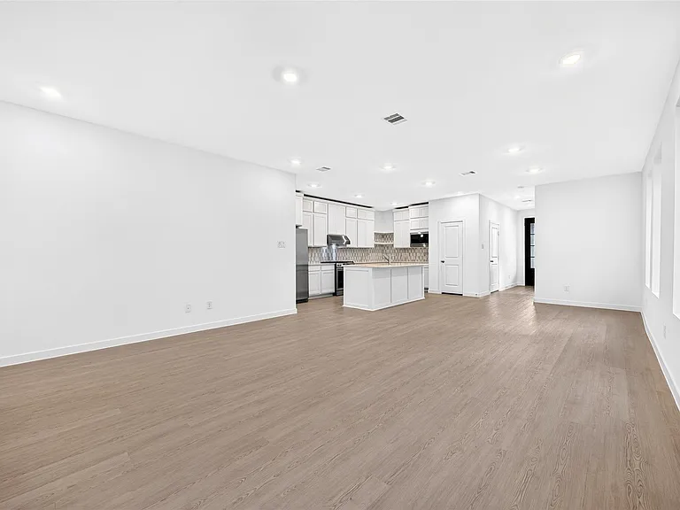 27447 Sunterra Village Dr — Photo 11