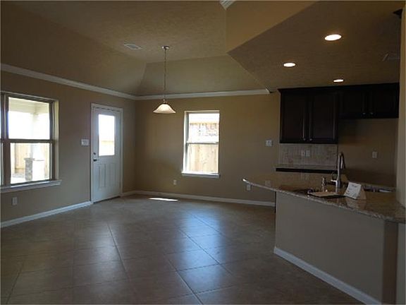 4th image of 306 N Lantana Cir