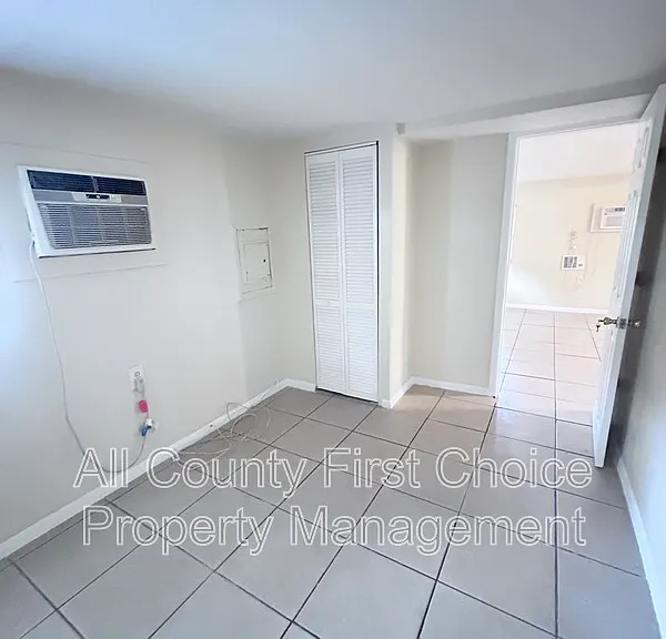 613 1st Ave NE #B — Photo 12