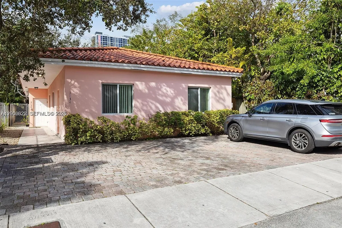 Building Photo - 3134 Hibiscus St #3134