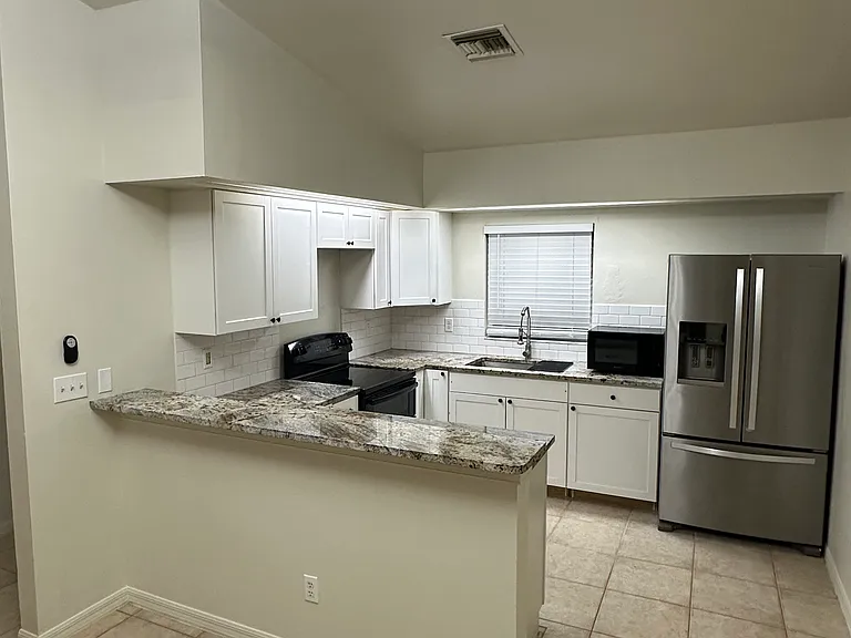 5027 Benton St — Photo 2