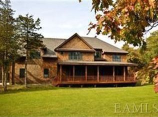 8 Cedar View Rd, Pleasant Valley, NY 12569