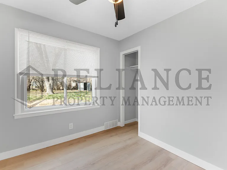 2239 S Millwood Ave — Photo 22