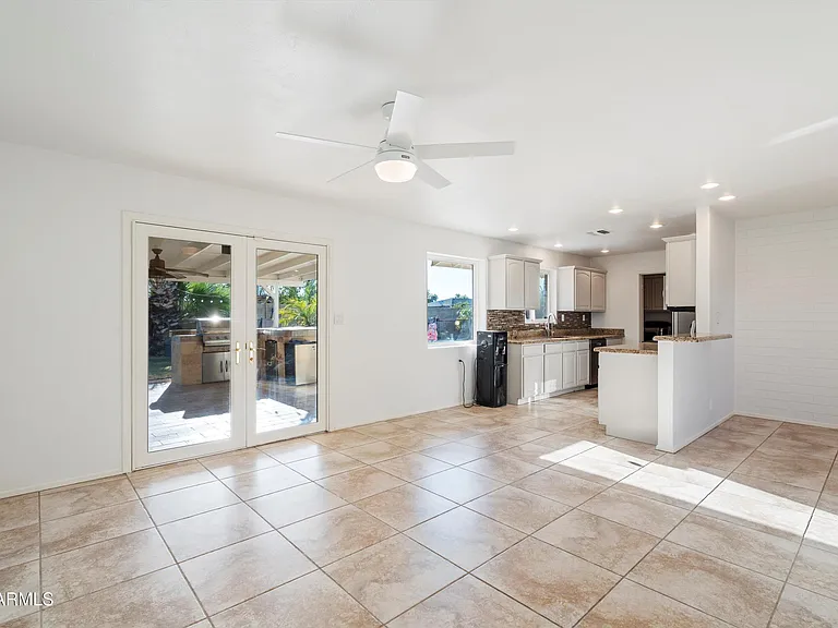 2548 N 68th Pl — Photo 15