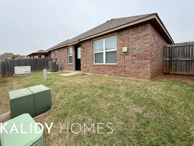 737 Christian Ln — Photo 27