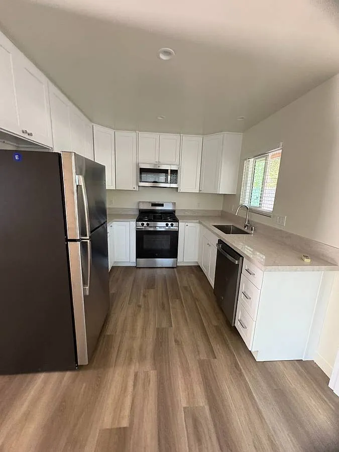 601 Grand Ave — Photo 2