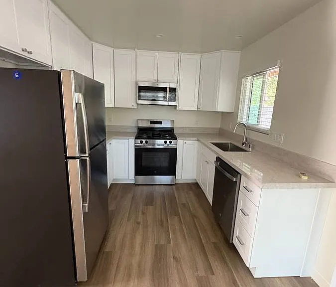 601 Grand Ave #A — Photo 2