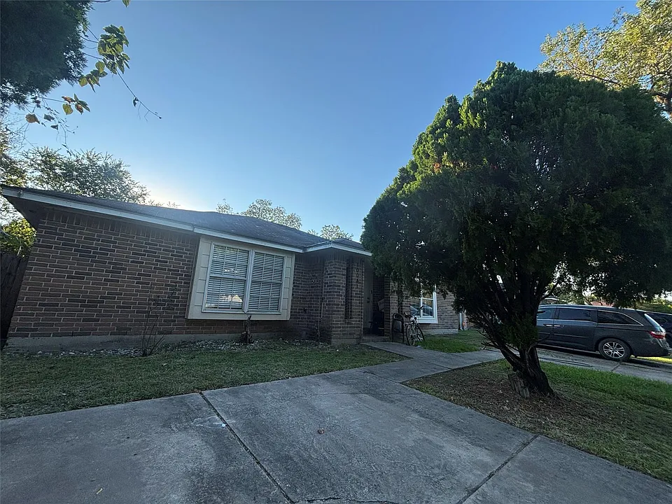10041 Rosbrook Dr