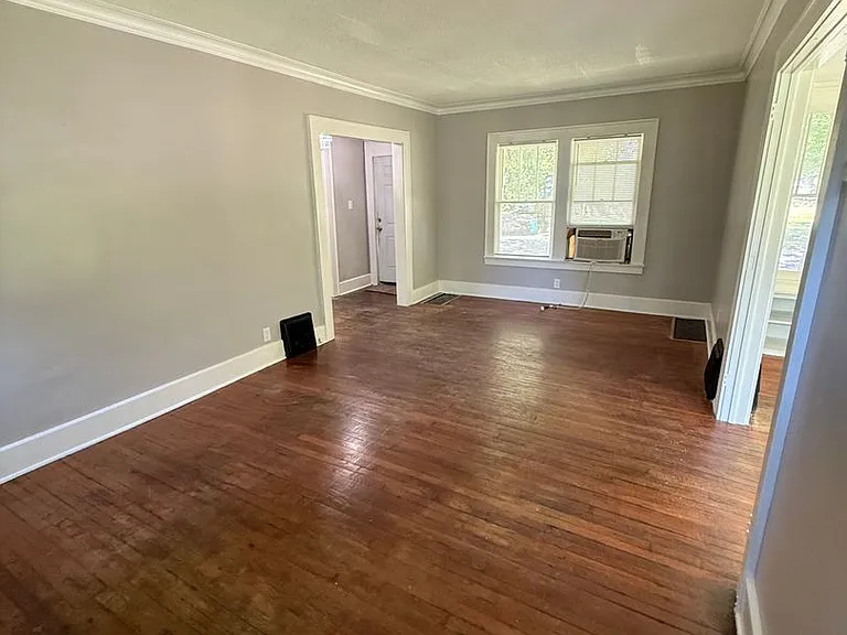227 Crandall Ave — Photo 2