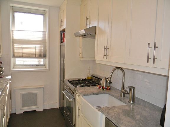 2nd image of 651 Vanderbilt St APT 1D