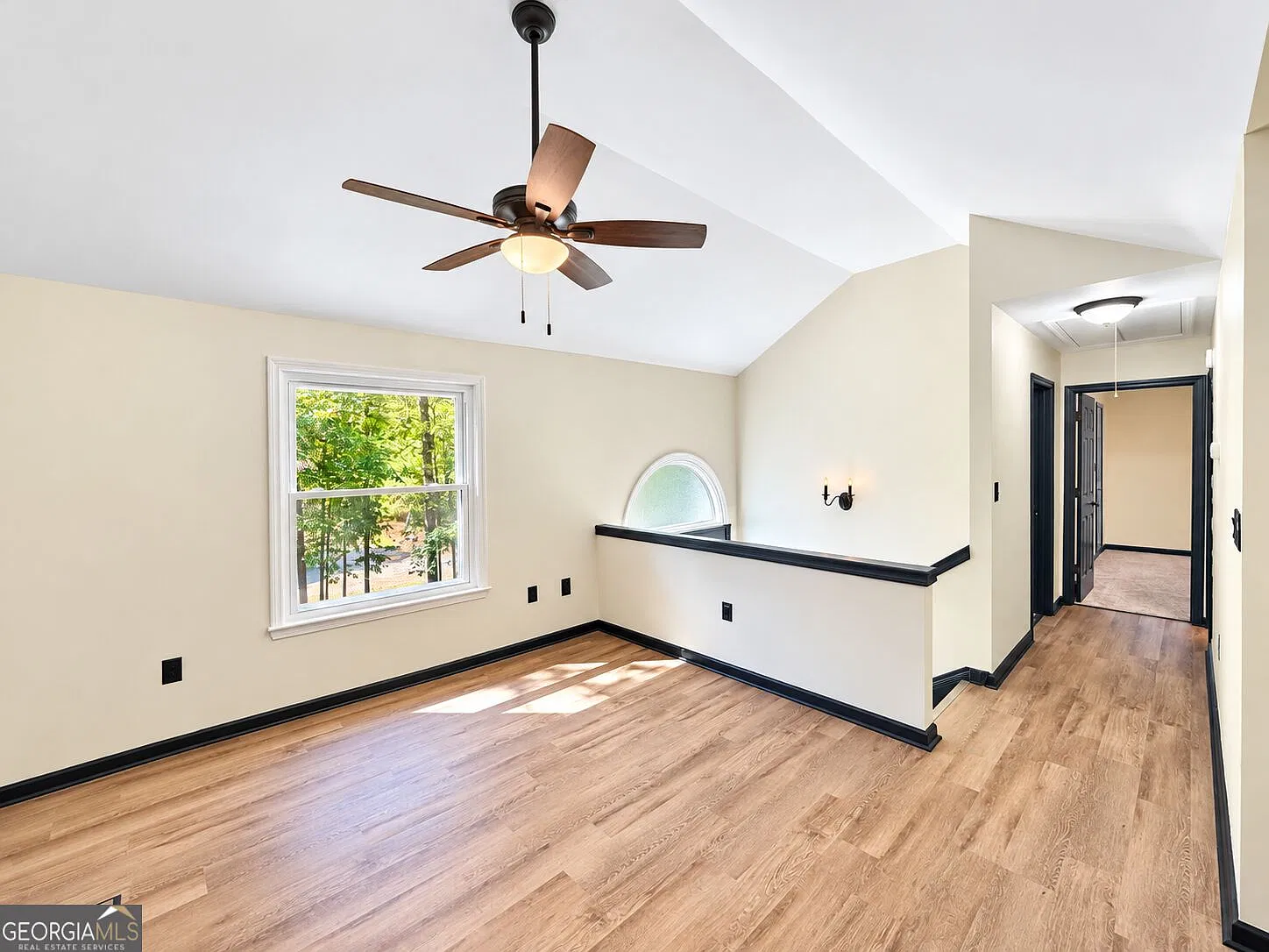 4 bed, 2.0 bath, 1359 sqft, $2,400 — Photo 2