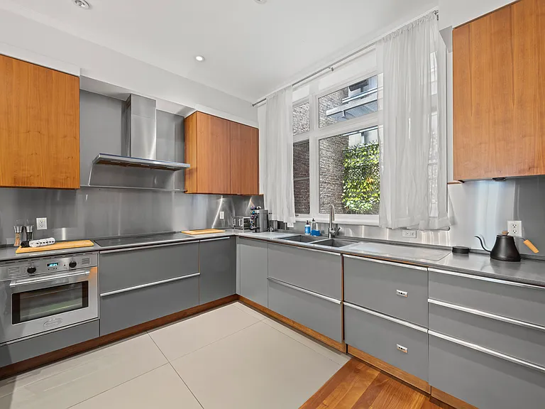 47 Irving Pl #1A — Photo 16