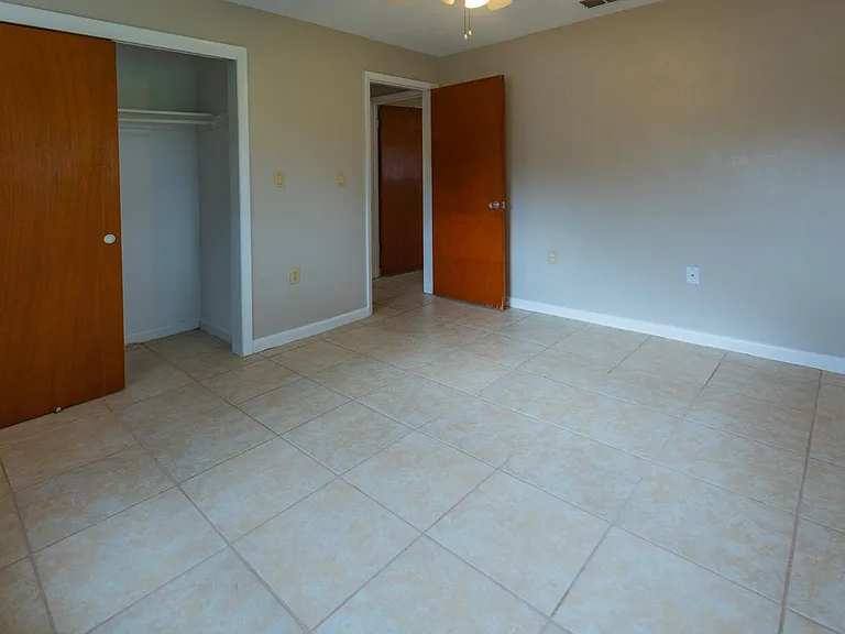 38 Regina Blvd — Photo 21