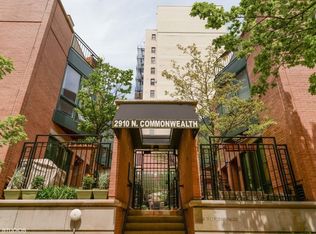 2910 N Commonwealth Ave #8, Chicago, IL 60657