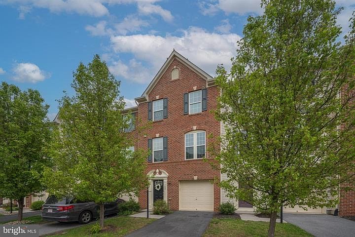 1st image of 104 Argyle Ct