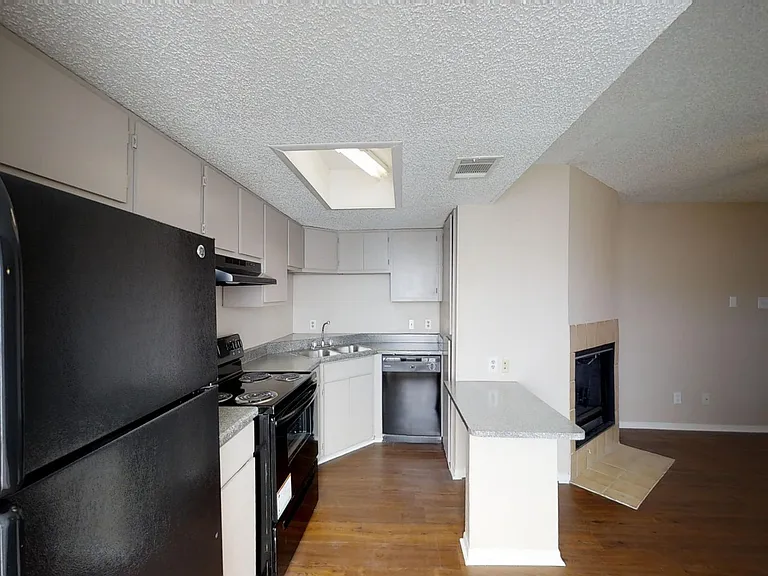 Willow Hill Apartments — Photo 14