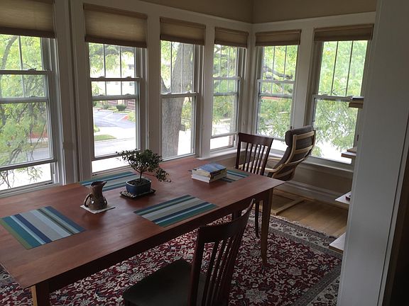 Living space or dining room