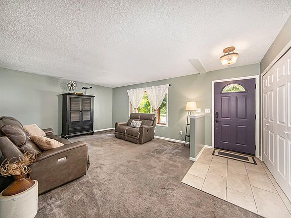 3rd image of 9762 York Woods Dr