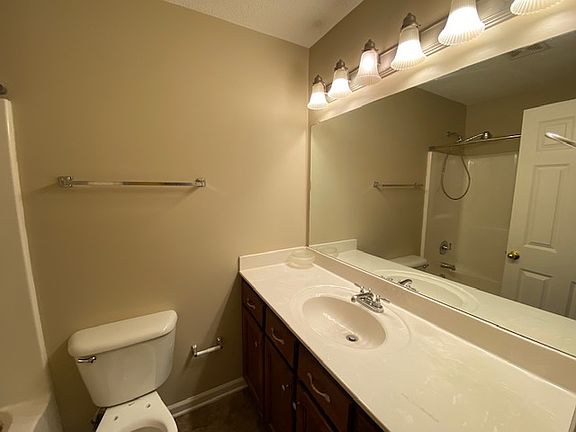 4th image of 2547 Boxford Ln