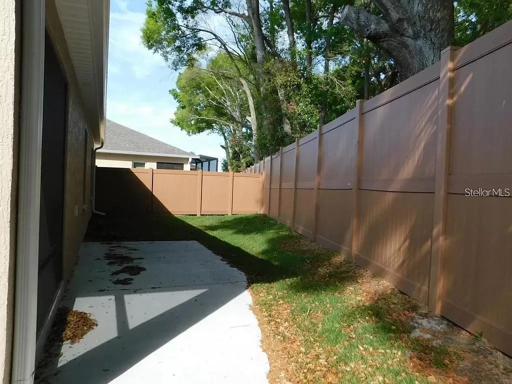 3 bed, 2.0 bath, 1636 sqft, $2,325 — Photo 4
