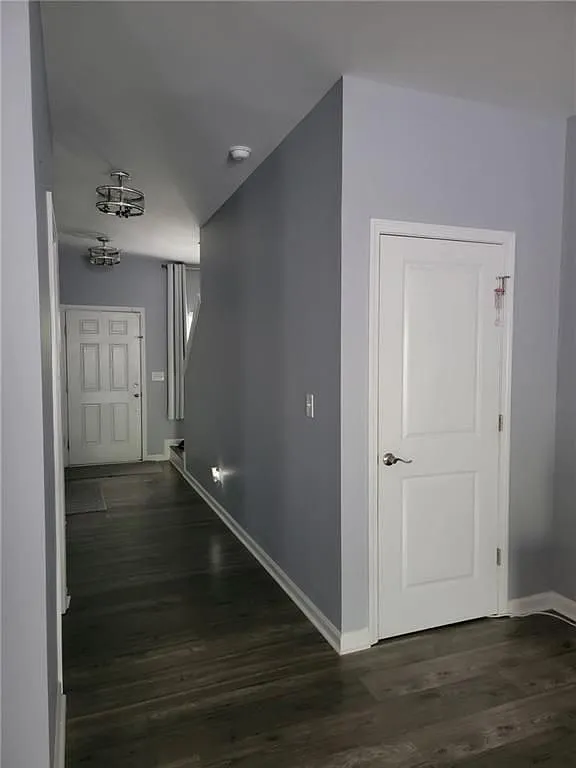 4 bed, 3.0 bath, 2076 sqft, $2,300 — Photo 4