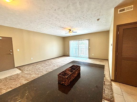 4th image of 4400 Southwood Dr