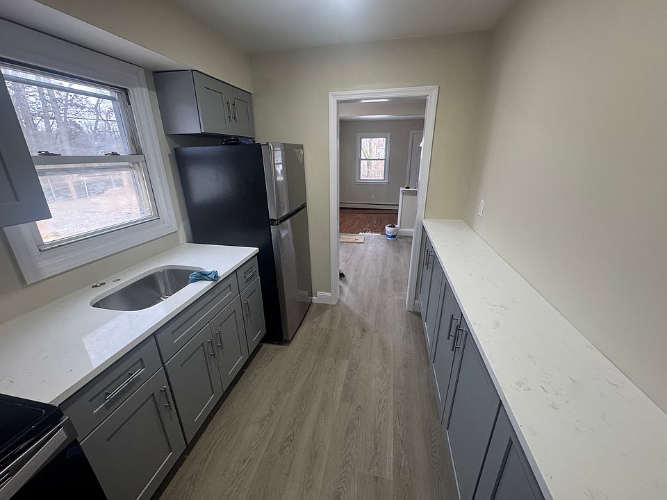2nd image of 198 Lynbrook Dr