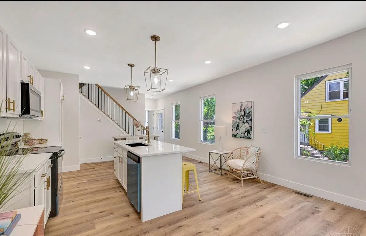 3 bed, 1400 sqft, $2,800 — Photo 3