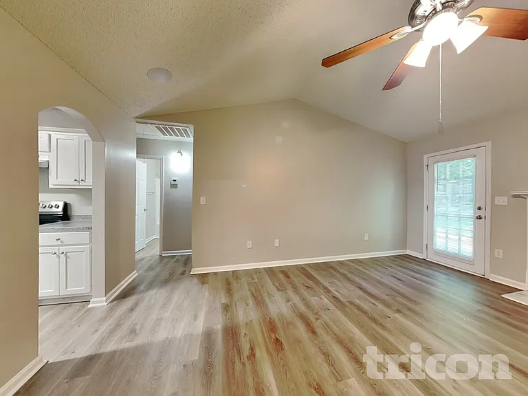 114 W Wright St — Photo 3