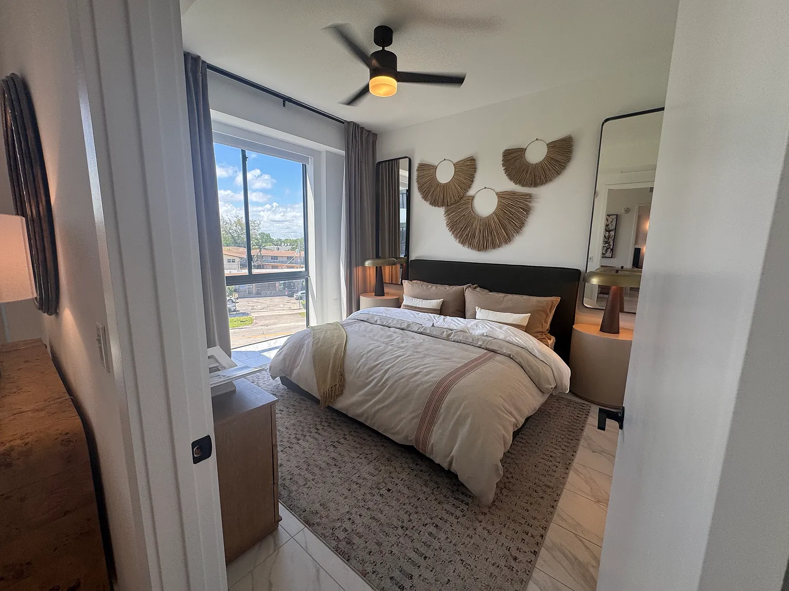 1 bed, 687 sqft, $2,152 — Photo 3