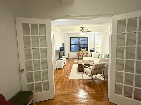 3rd image of 162 W 56th St APT 1103