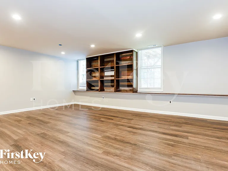4808 Woodlands Pkwy — Photo 17