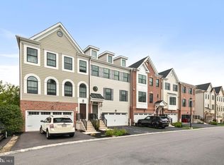96 Parkview Cir, Wayne, PA 19087