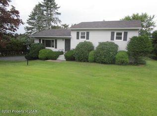 11 Magnolia Rd, Mountain Top, PA 18707