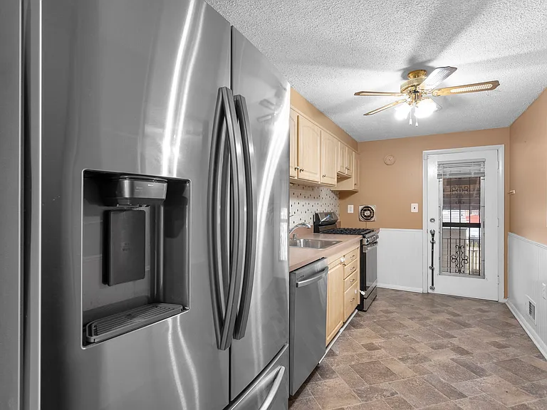 1029 Regina Dr — Photo 6