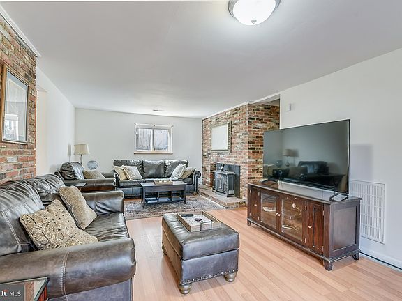 3rd image of 1000 Tudor Dr