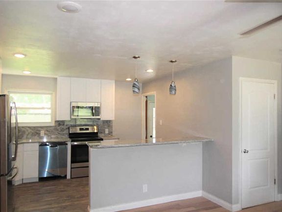 4th image of 2452 Kilarney Dr