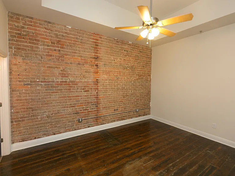 215 N Court St — Photo 15