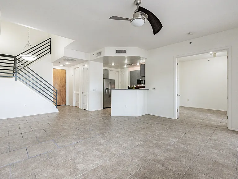 17 W Vernon Ave #11 — Photo 1