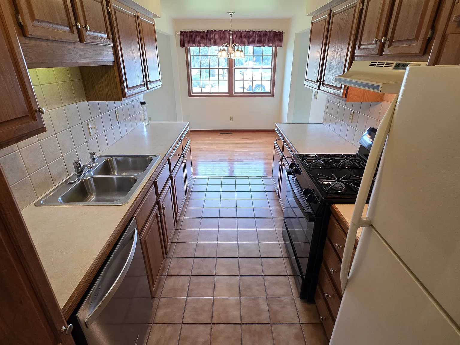 2 bed, 1400 sqft, $1,500 — Photo 1