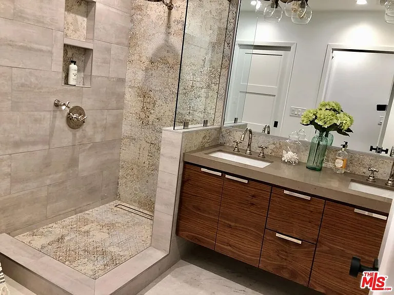 4217 Irvine Ave — Photo 15
