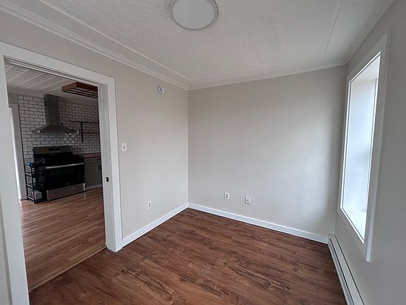 4th image of 140 Spring St APT 3