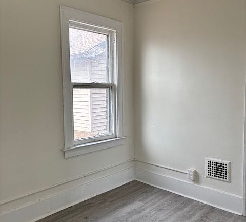 4th image of 2285 Cortland St