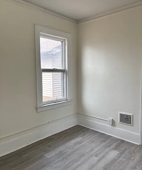 2285 Cortland St — Photo 4