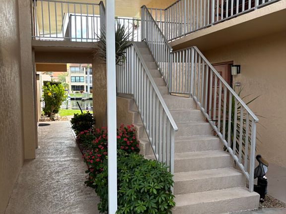 5th image of 4117 SE 19th Pl APT 207
