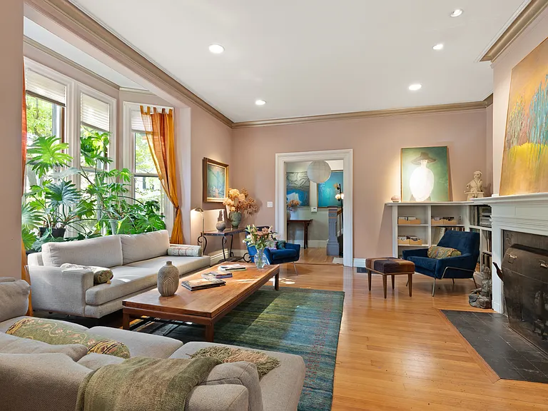 32 Hawthorn St #1 — Photo 6