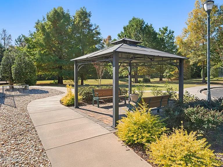 601 Creekway Cir SE — Photo 36